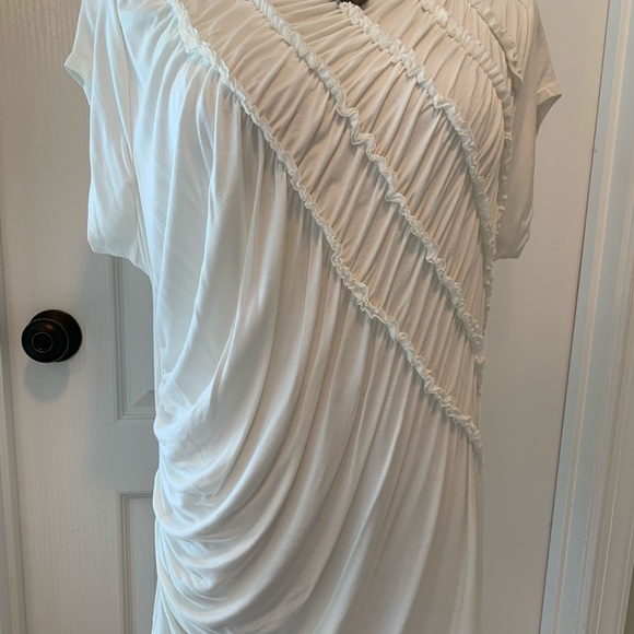 NWT ruched off white short sleeve, hip length top - Picture 4 of 8